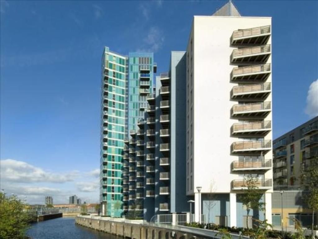 2 bedroom flat to rent, High Street, London, E15 2PS