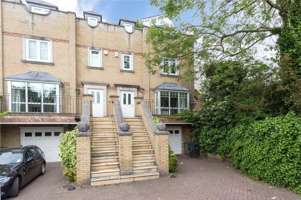5 bedroom semidetached house to rent, Kingston Hill, Kingston Upon