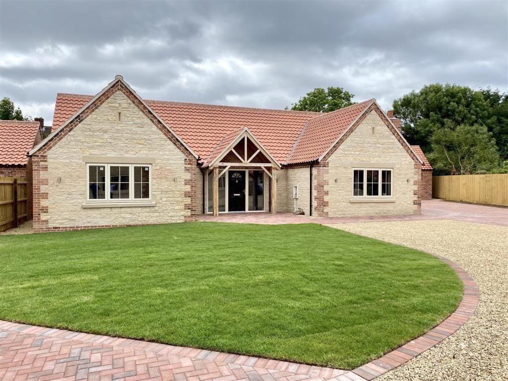 3 bedroom bungalow for sale, Kirtons Lane, Long Bennington, Newark