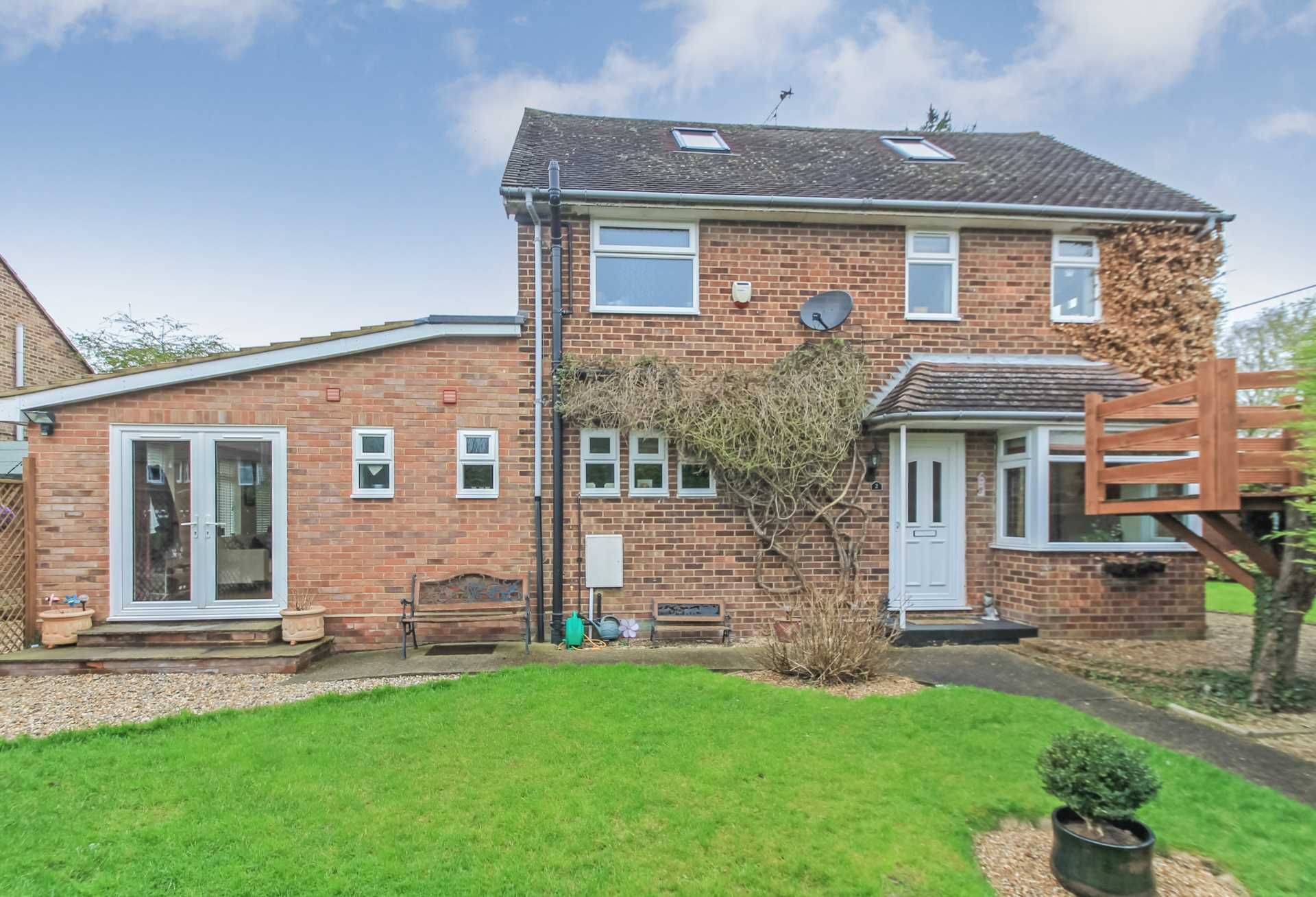 3 bedroom semi-detached house for sale, Chequers Close, Leighton ...