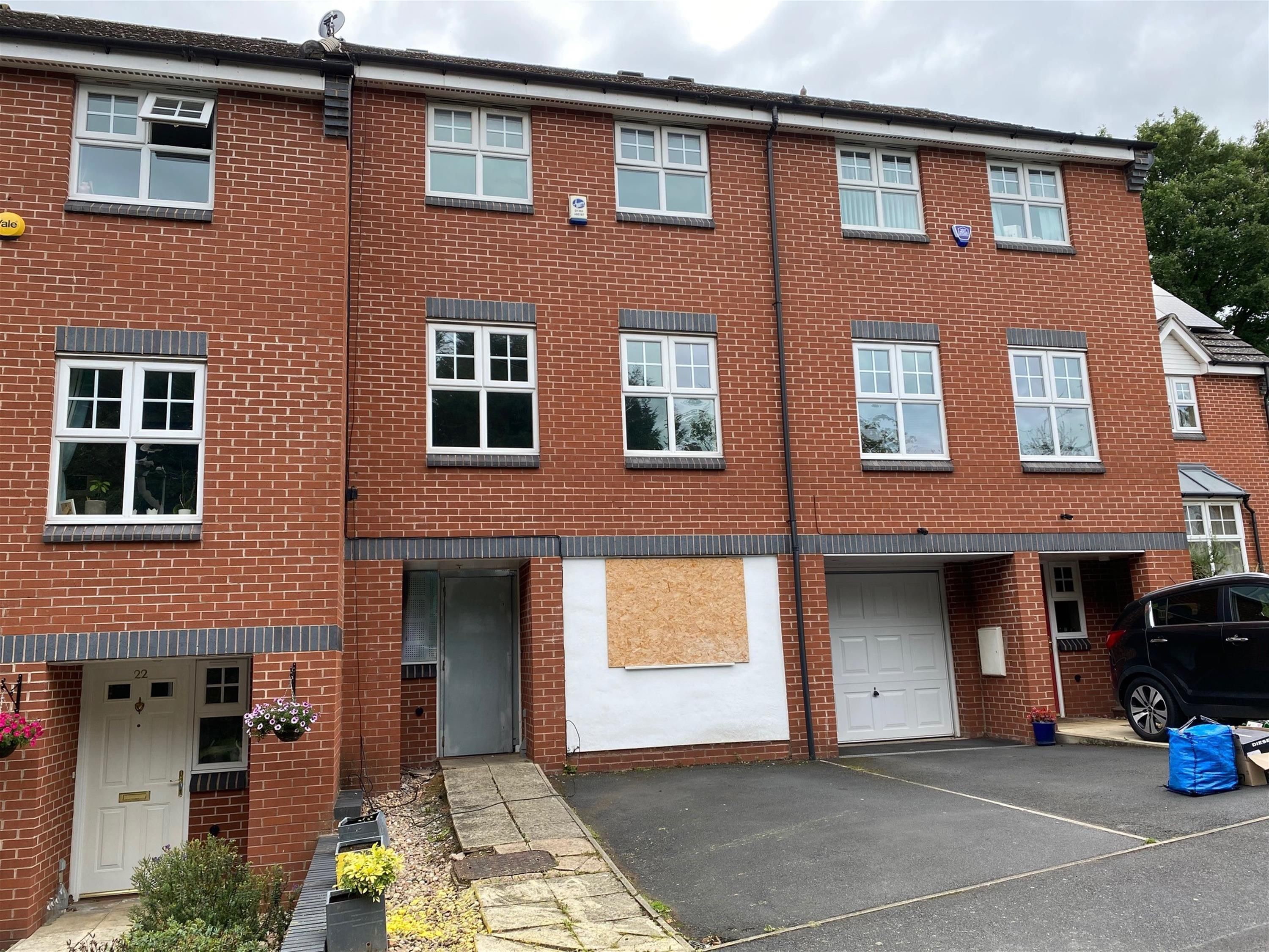 3 bedroom town house for sale, Fieldfare Road, Stourbridge, DY9 7ES