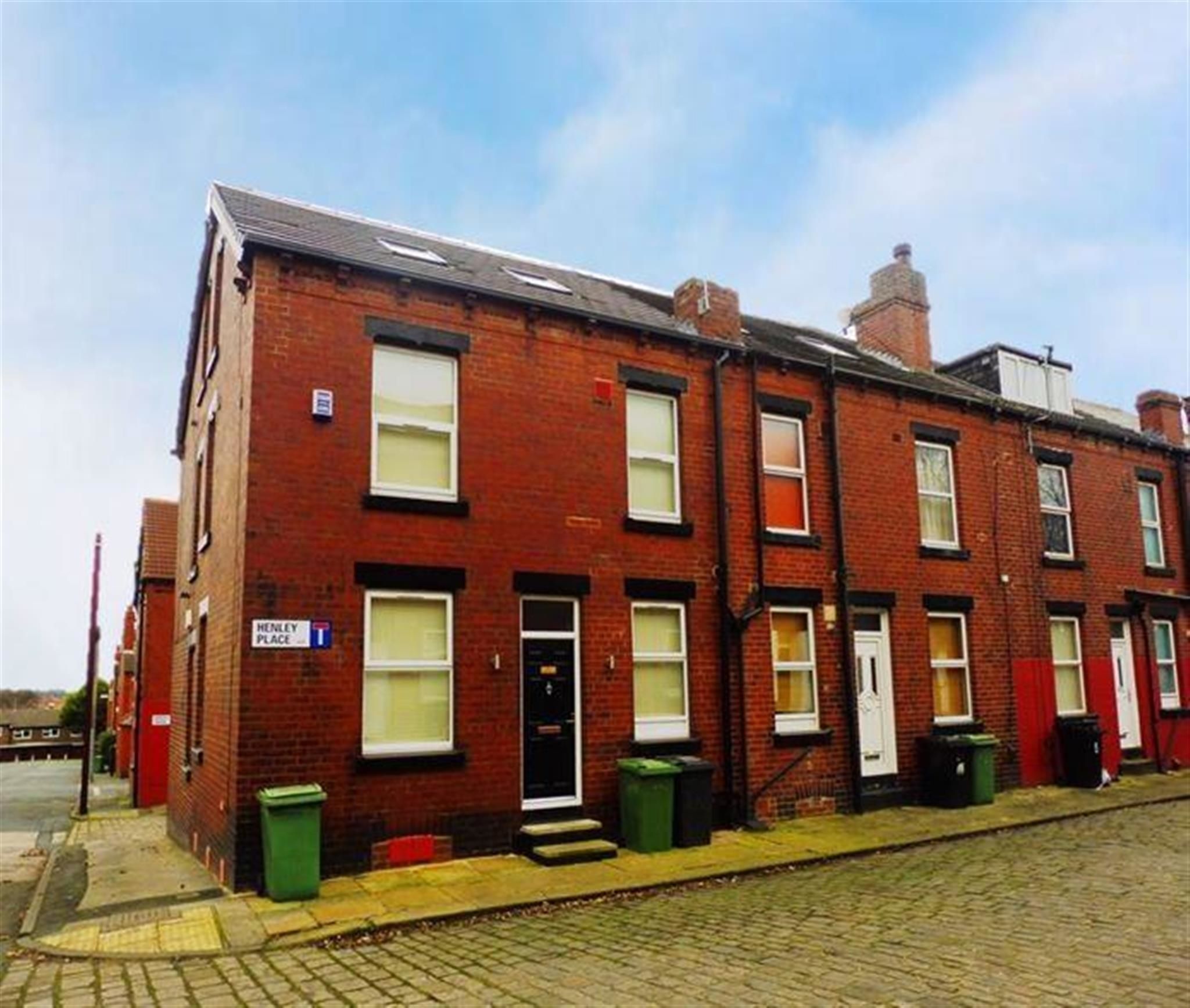2 bedroom house to rent, Henley Place, Leeds, LS13 3AP