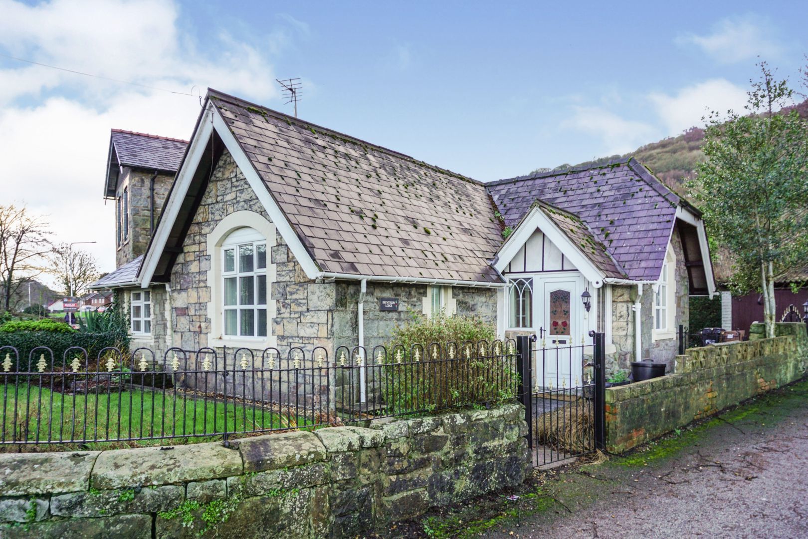 3 bedroom detached bungalow for sale, Mold Road, Wrexham LL, Wrexham LL