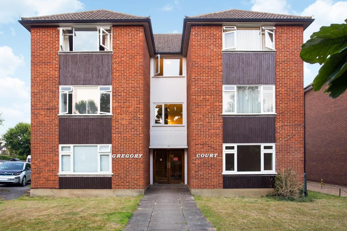 Studio flat to rent, Gregory Court, The Avenue KT, Surbiton, KT5 8JP