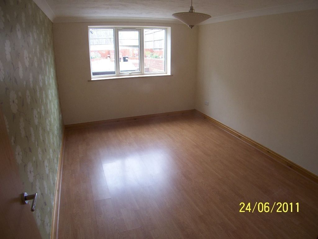 2 bedroom flat to rent, Queens Road, Nuneaton, Nb. CV, CV11 5NB