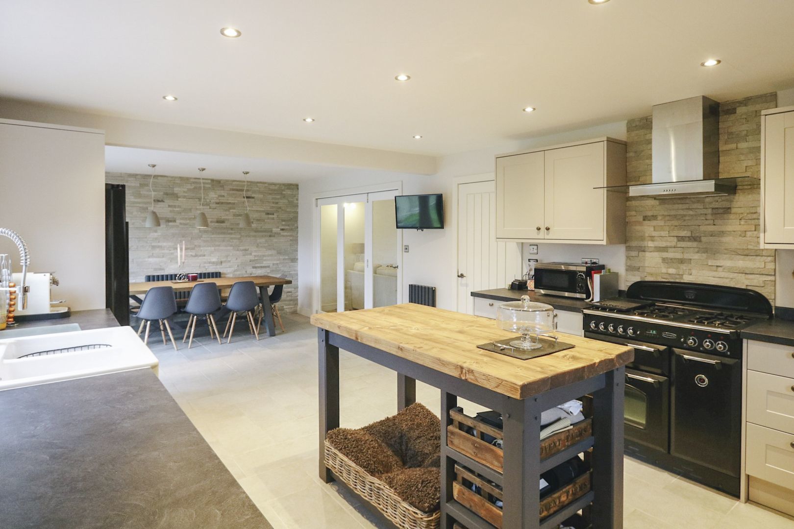 5 bedroom detached house for sale, West Street, Weedon Bec NN