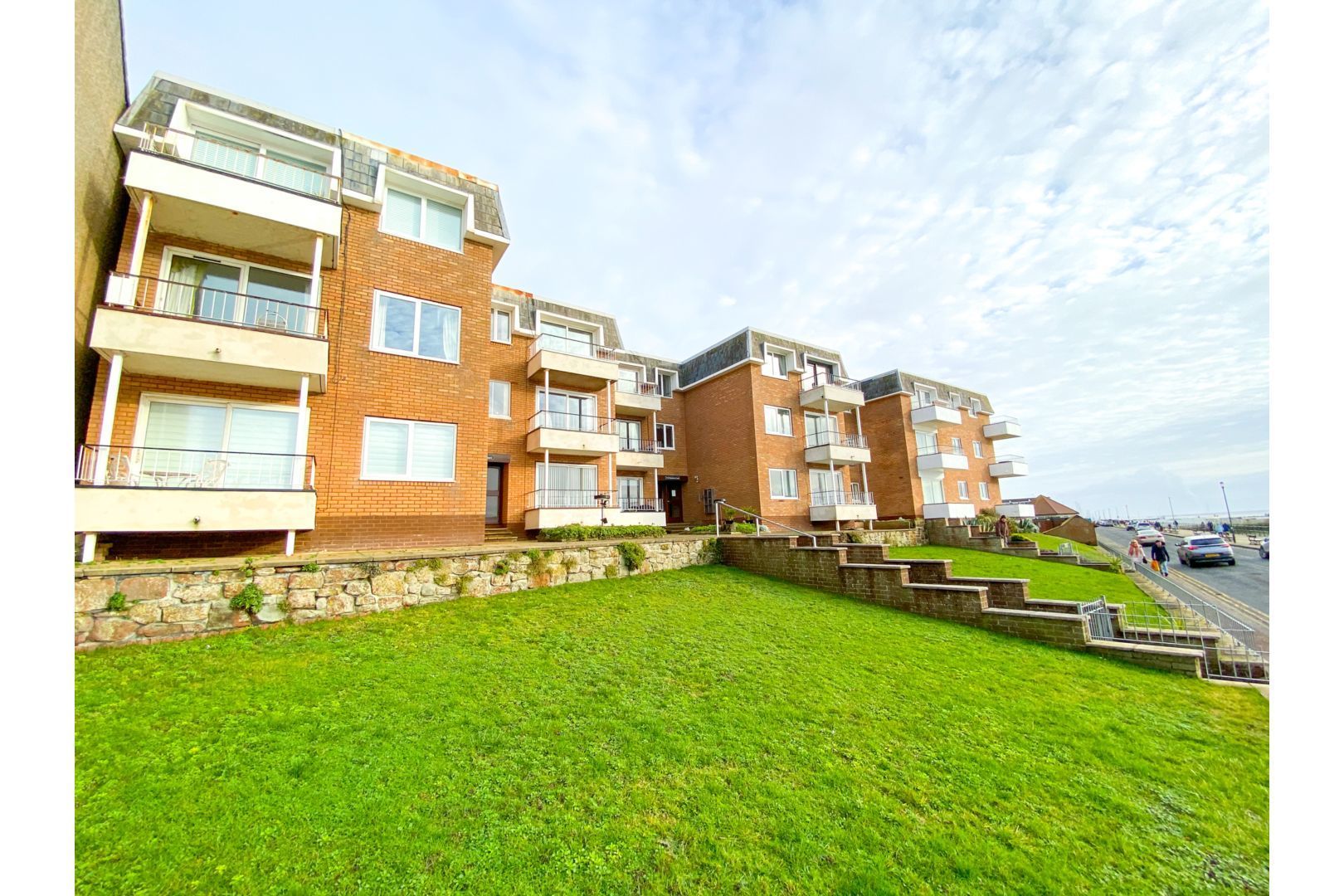 3 bedroom flat for sale, South Parade, West Kirby, Wirral CH, CH48 0RR