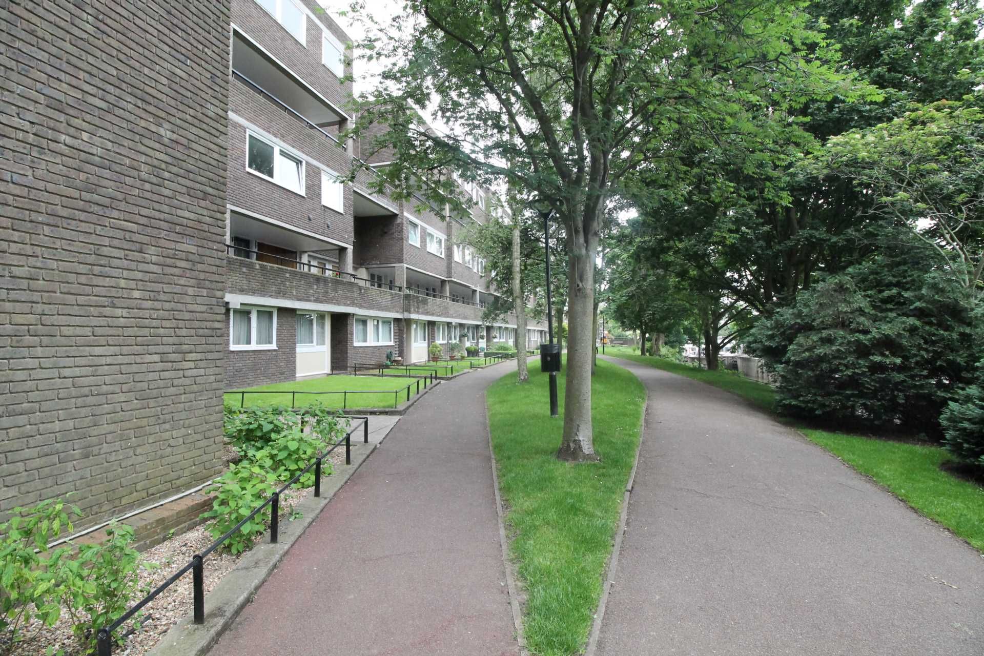 2 bedroom apartment for sale, Justin Close, Brentford, TW8 8QG