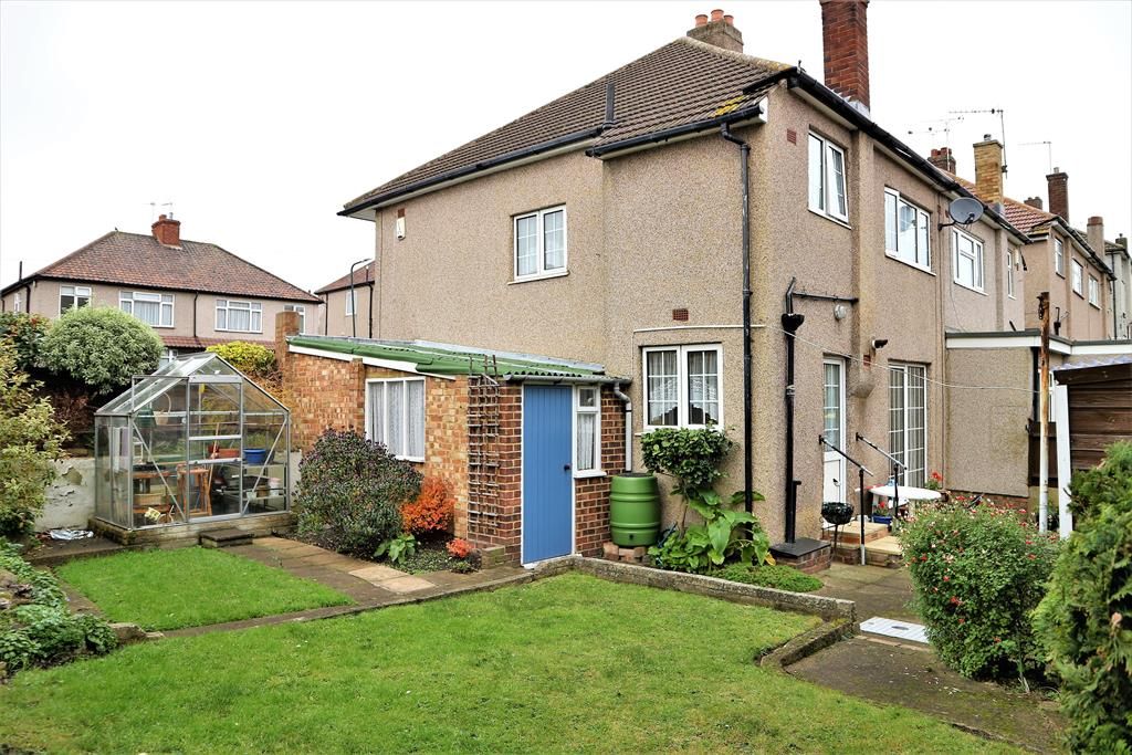 3 bedroom semidetached house for sale, Pinnacle Hill, Bexleyheath, DA7 6AG
