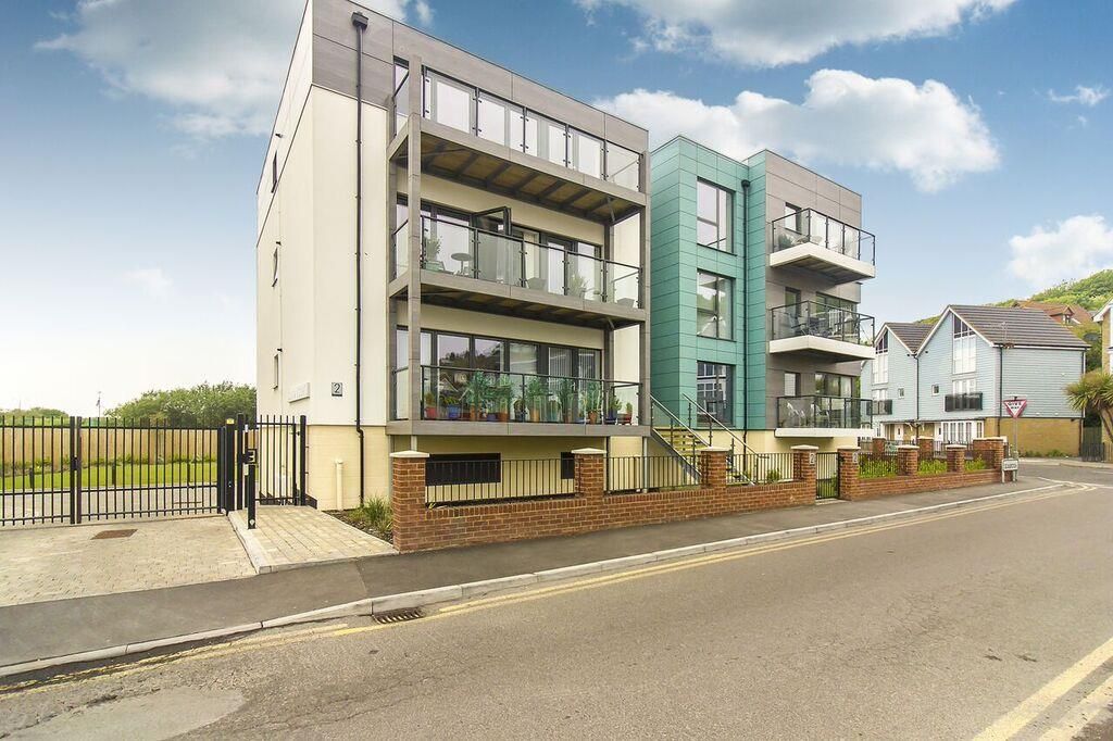 2 Bedroom Flat For Sale Court Road Hythe Ct Ct21 5fd 