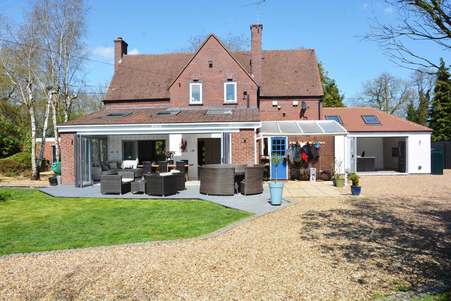 4 bedroom country house for sale, Two Oaks, London Road, StrettonOn