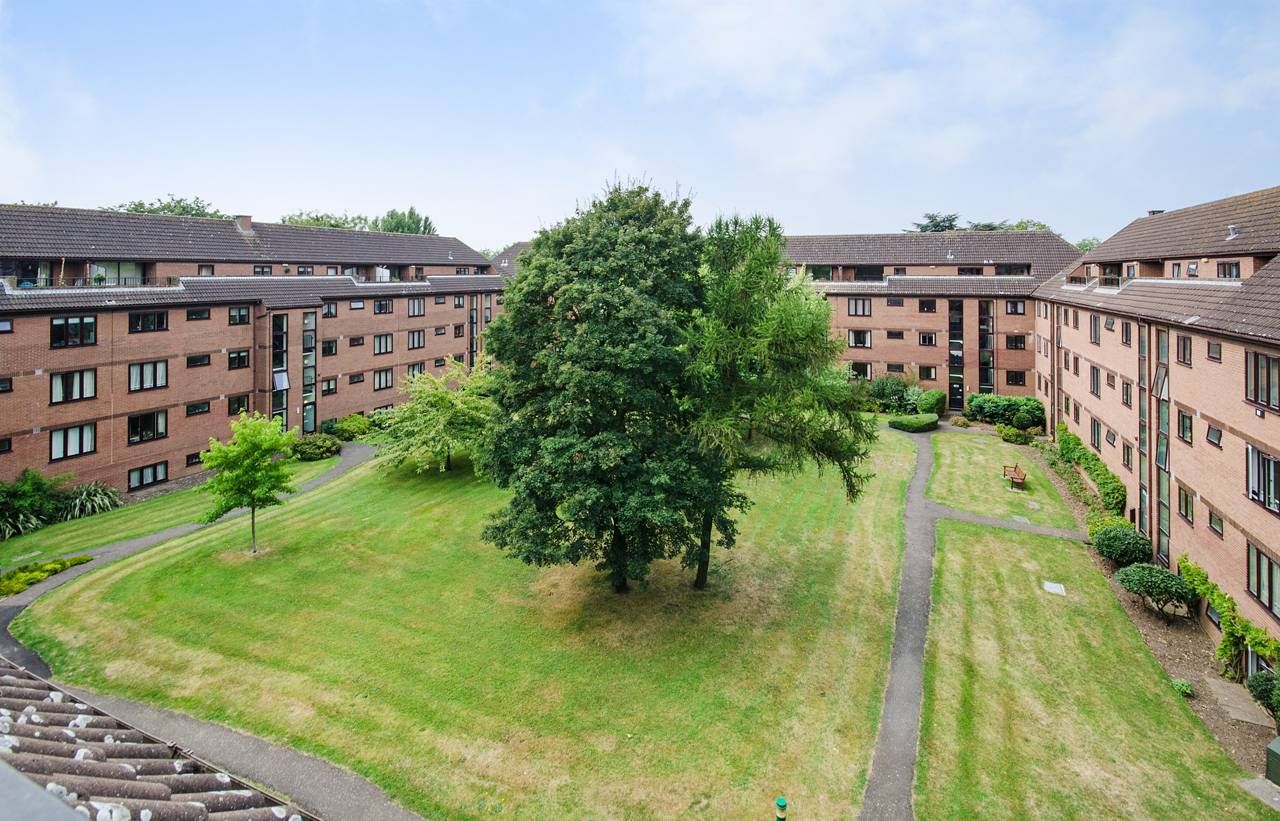 3 bedroom flat for sale, Winslow Close, Eastcote, HA, HA5 2QY