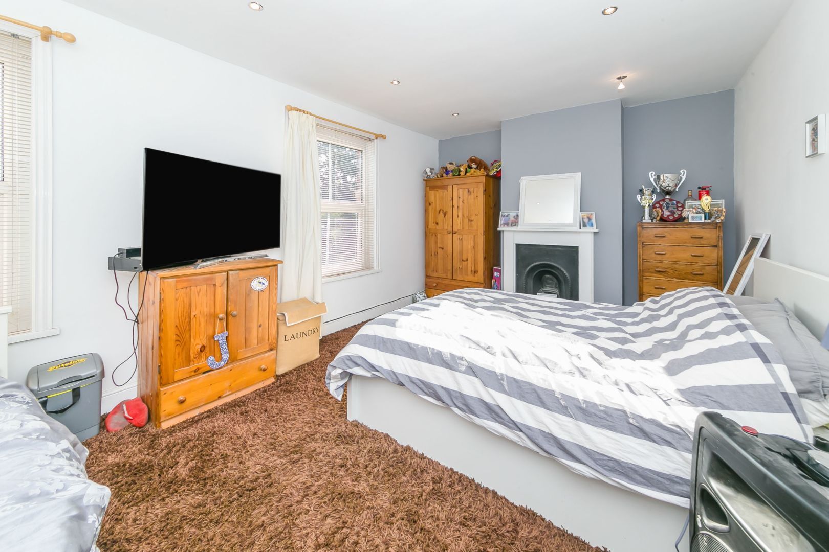 3 bedroom semidetached house for sale, Valebridge Road, Burgess Hill RH, RH15 0RA