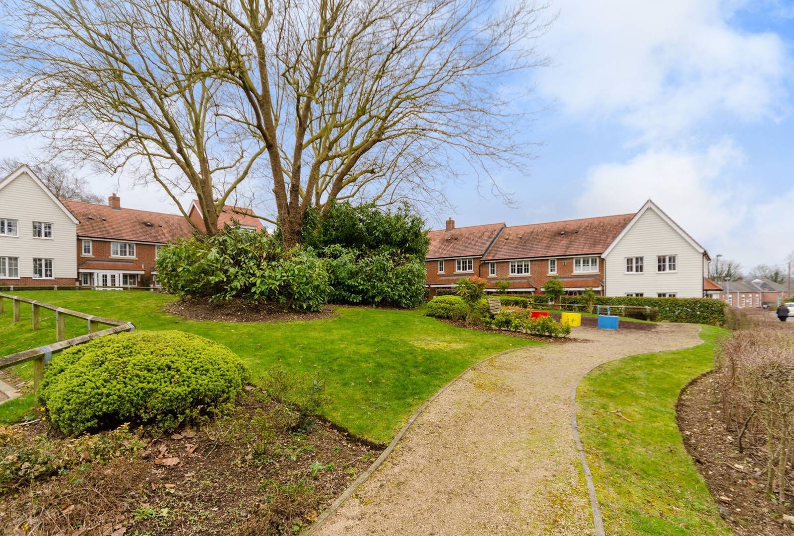 4 bedroom semidetached house for sale, Metcalfe Avenue, Carshalton