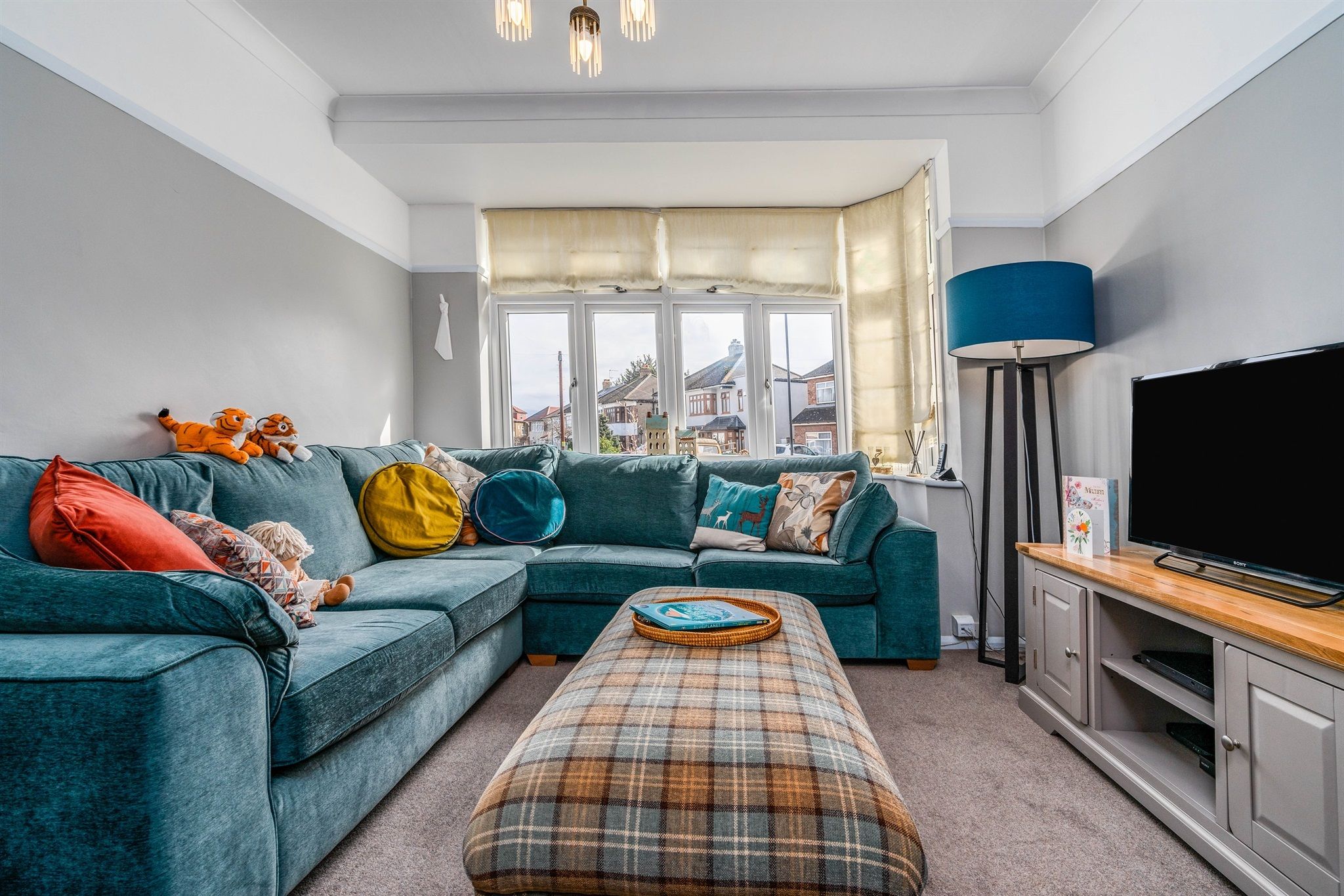 3 bedroom semidetached house for sale, Colvin Gardens, Waltham Cross