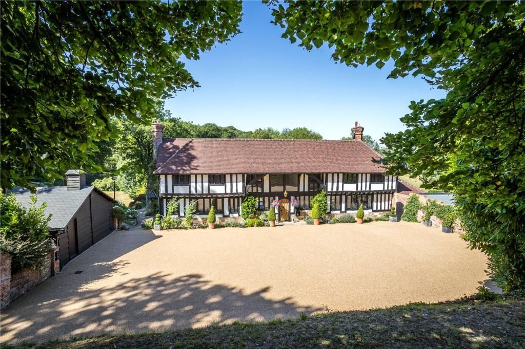 5 bedroom detached house for sale, The Ridge, Woldingham, Caterham, CR3 7AN