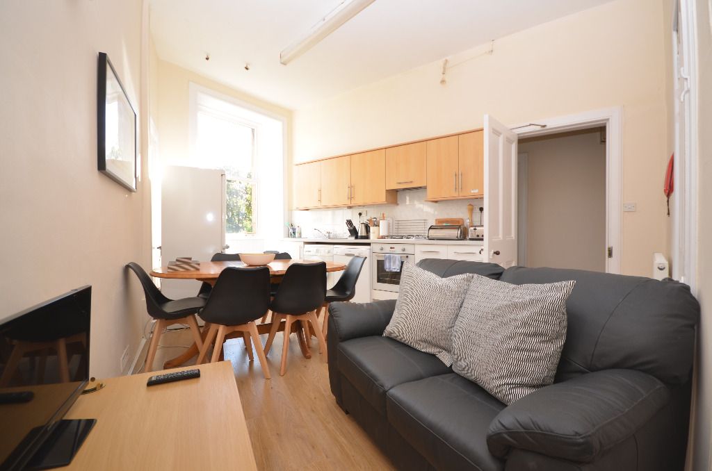 4 bedroom flat to rent, Marchmont Crescent, Marchmont, Edinburgh, EH9 1HD