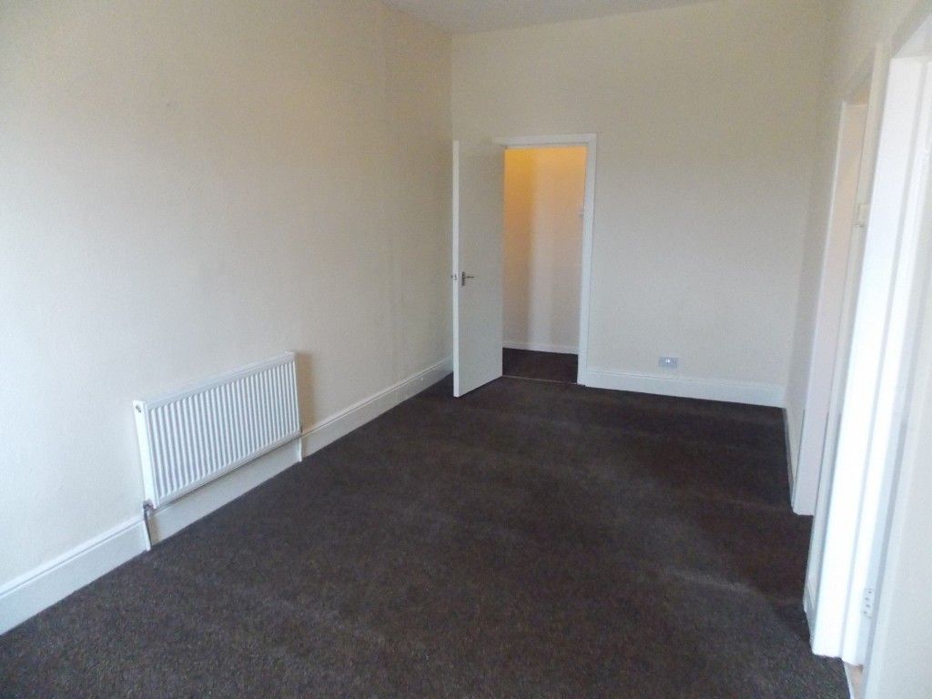 Studio flat to rent, Bath Street, Rhyl, LL18 3LU