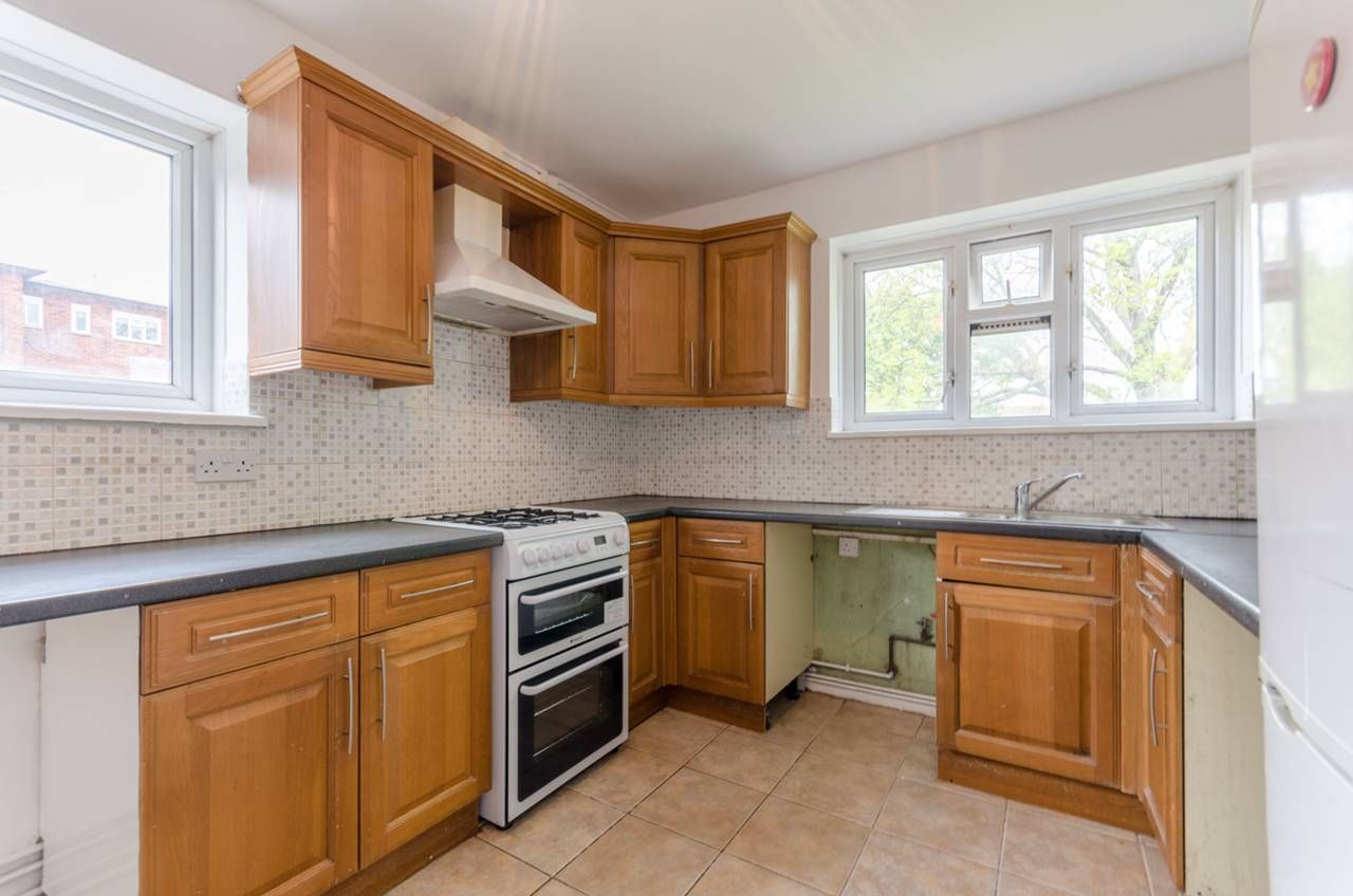 3 bedroom flat to rent, Churchfields, South Woodford, E18 2QT