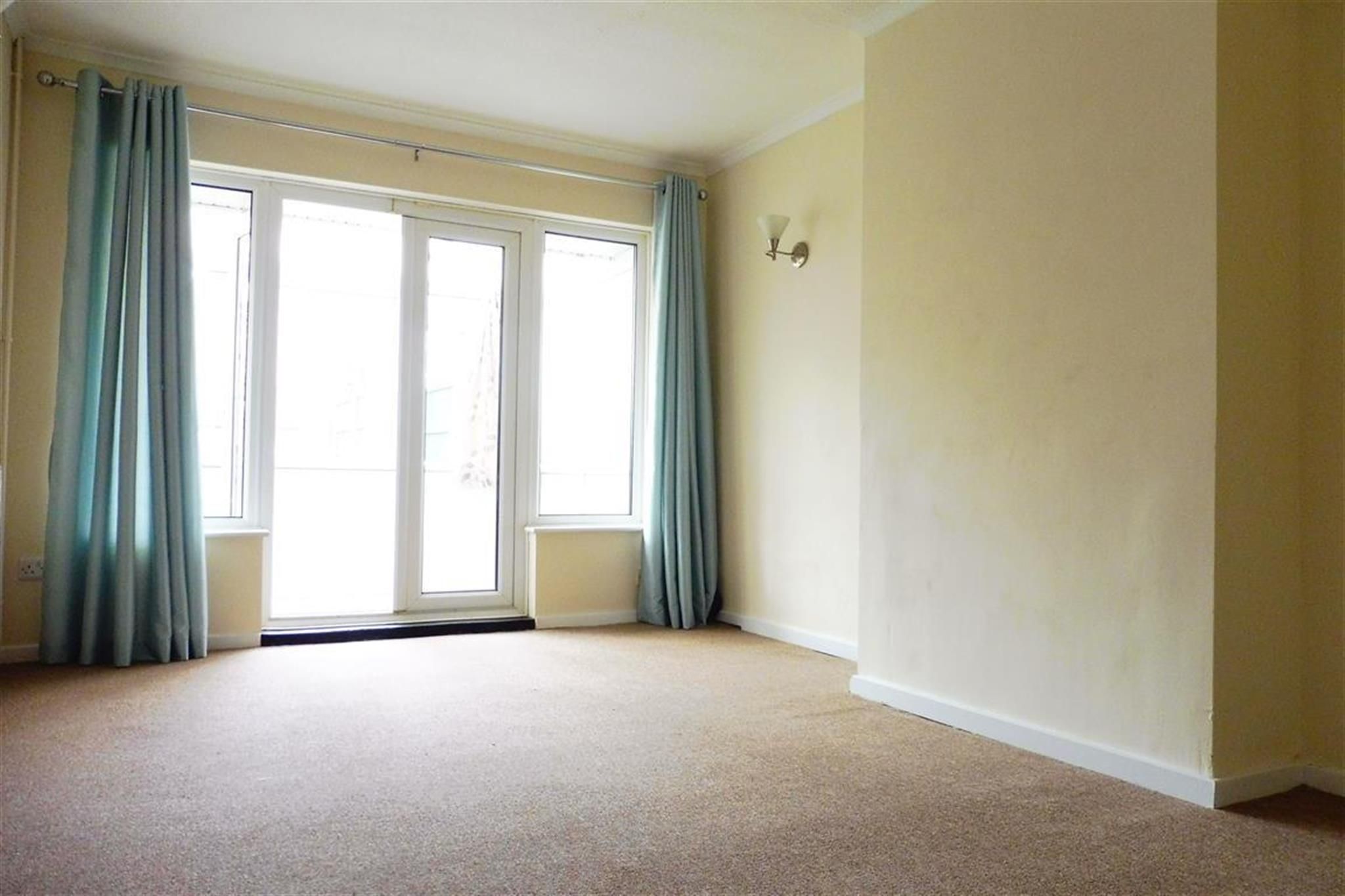 2 bedroom bungalow to rent, Goodwood Road, Gosport, PO12 4HW