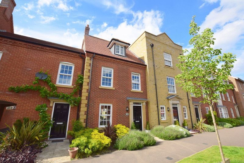 3 bedroom terraced house for sale, Greenkeepers Road, Great Denham