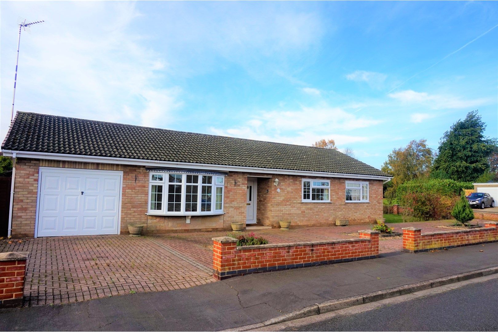 3 bedroom detached bungalow for sale, Clinton Drive, Sleaford NG, NG34 7WF