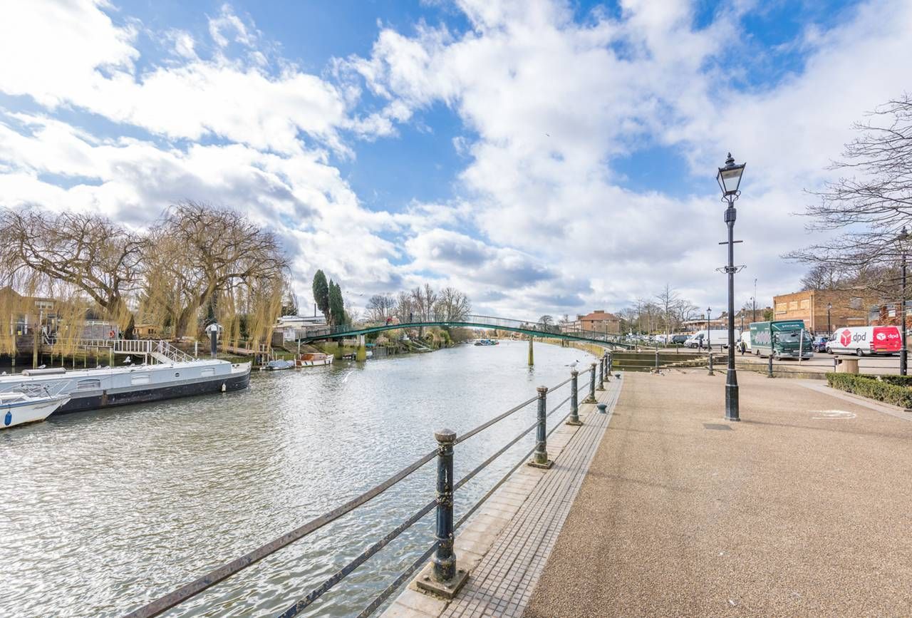 2 bedroom cottage to rent, Bell Lane, Twickenham, TW1 3NU