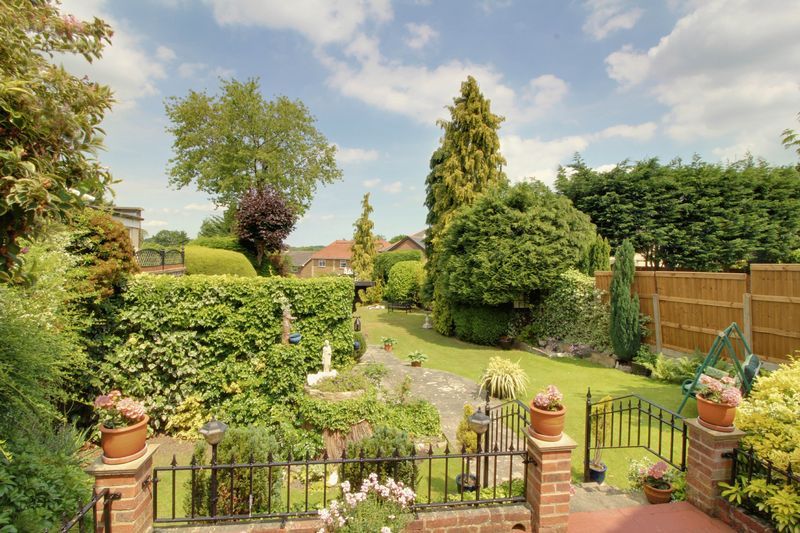 3 bedroom semidetached house for sale, Tolmers Road, Cuffley, Potters