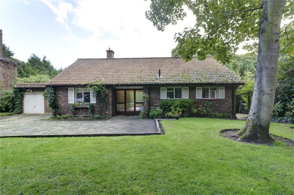3 bedroom bungalow for sale, Coombe Lane West, Kingston Upon Thames, Surrey, Kingston Upon