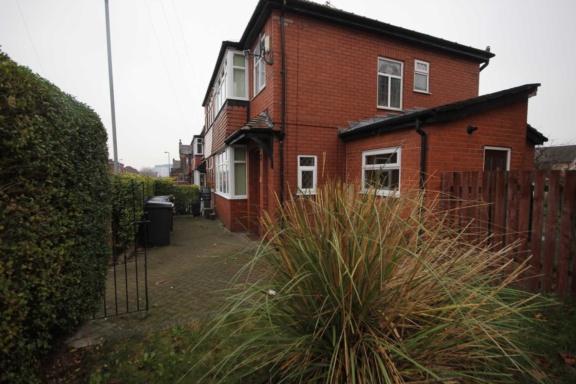 3 bedroom semidetached house to rent, Alexandra Road, Ashtonunder