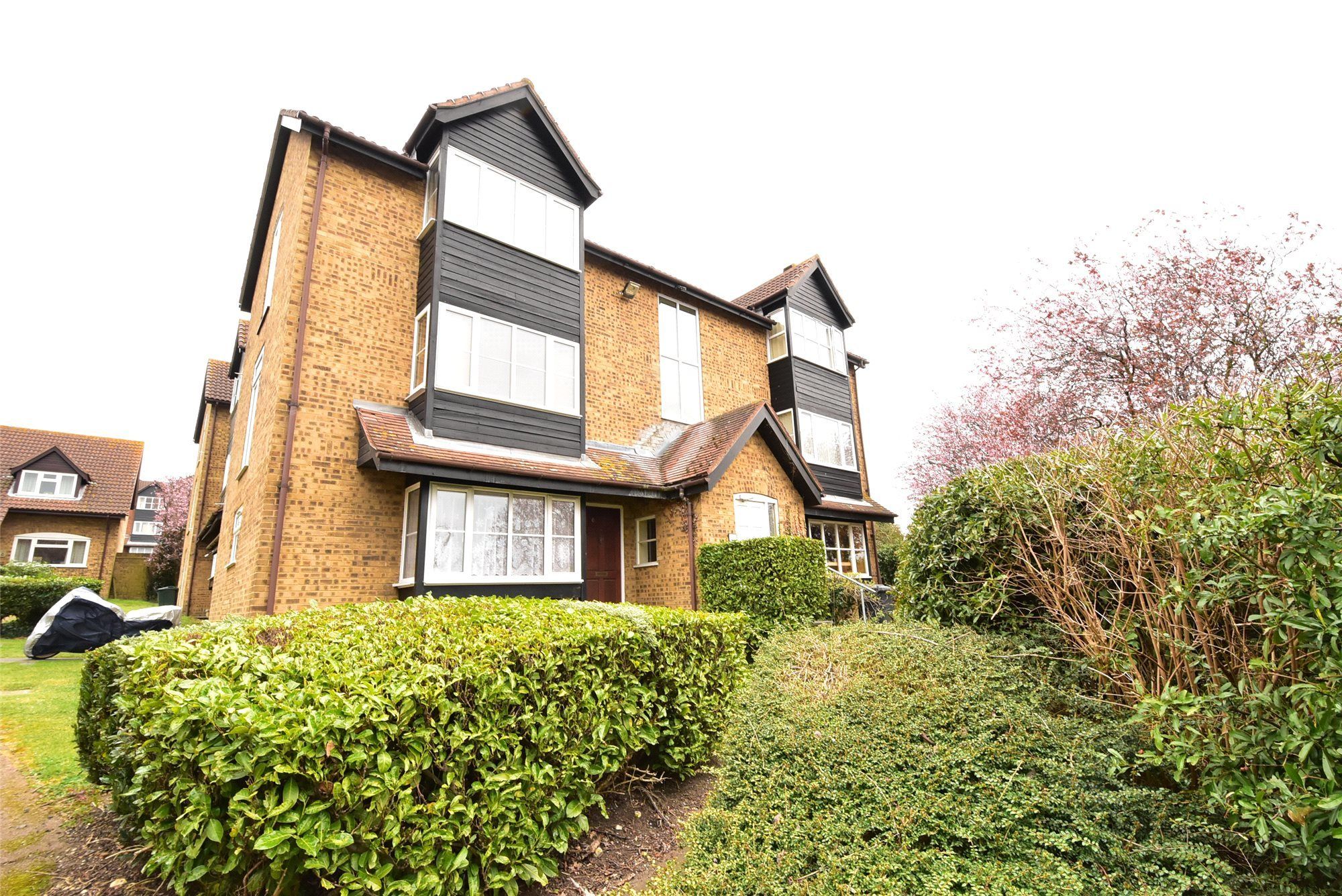 Studio flat to rent, Knights Manor Way, Dartford, DA1 5SH