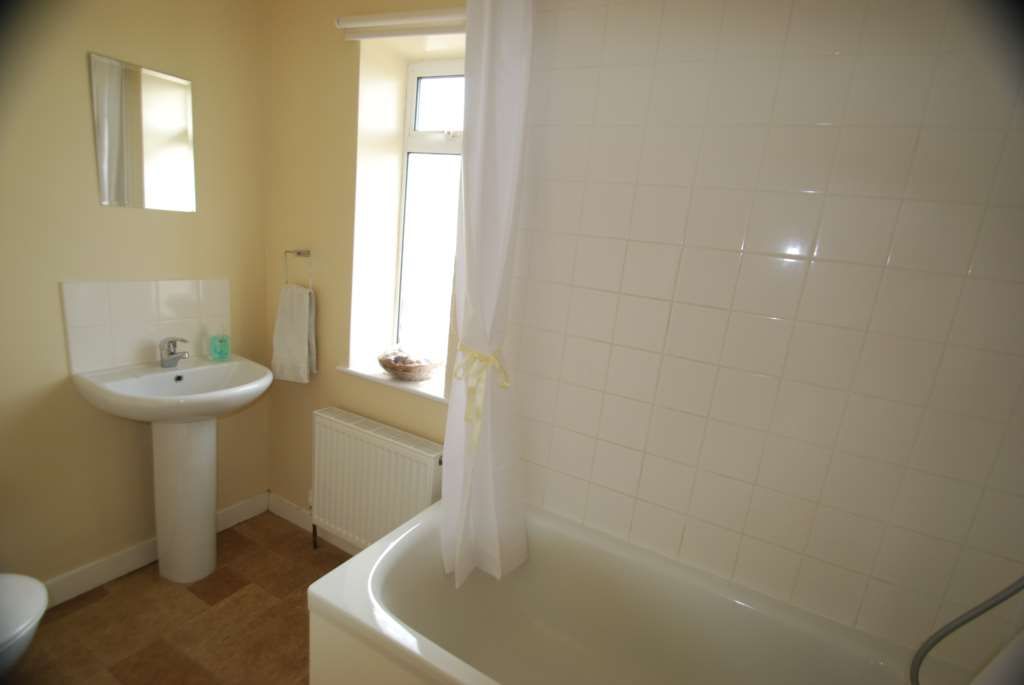 3 bedroom semidetached house to rent, Britwell Road, Watlington, OX49 5JT