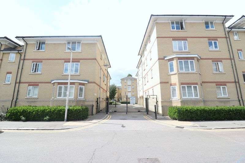 2 bedroom flat to rent, Alveston Square, London, E18 1AQ