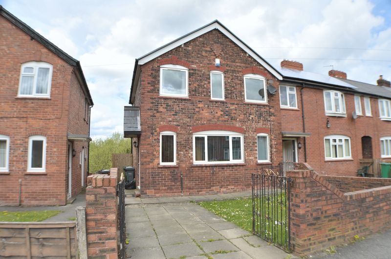 3 bedroom semidetached house to rent, Howden Road, Blackley