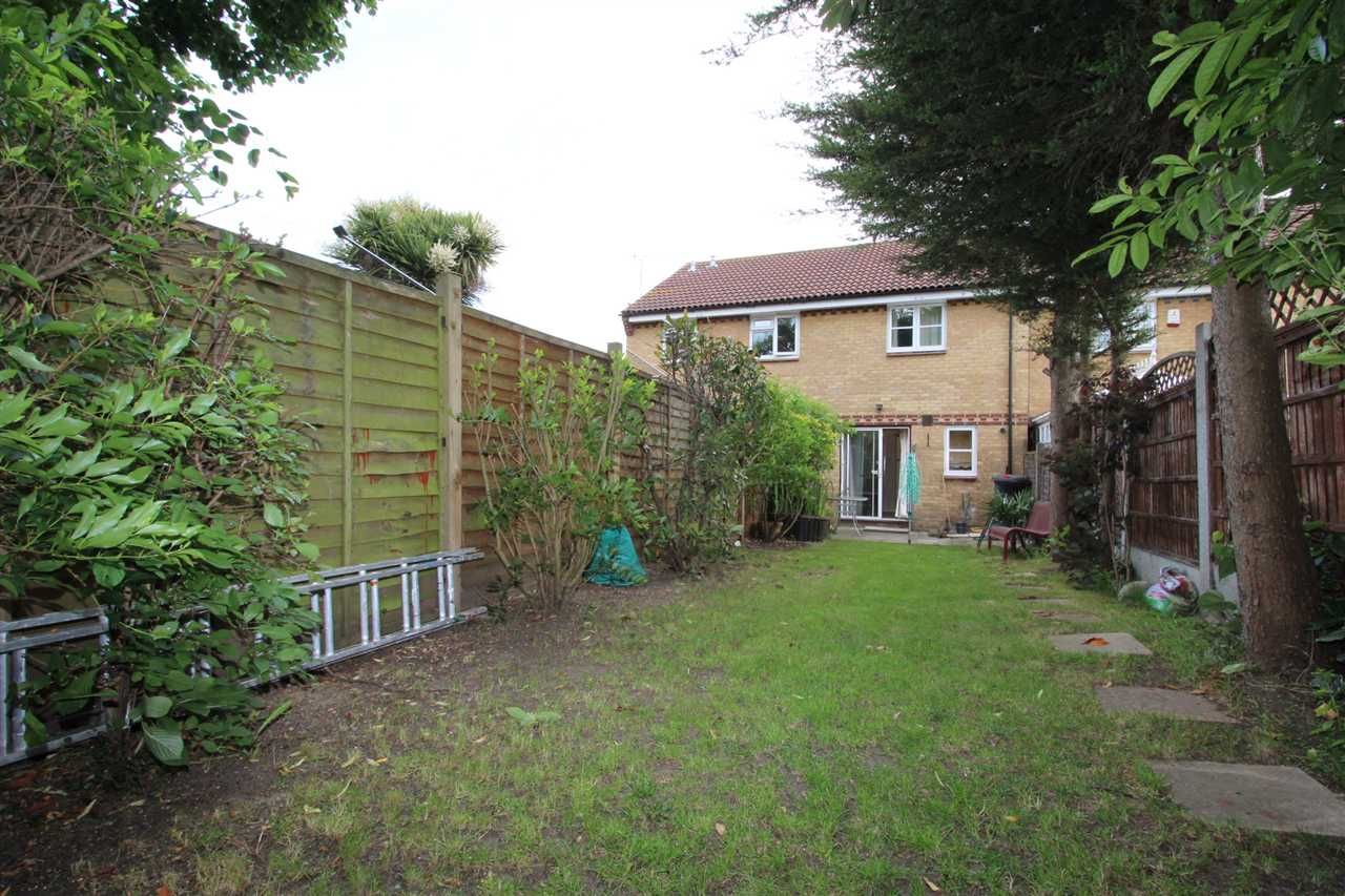 2 bedroom house to rent, Chelmer Drive, South Ockendon RM, RM15 6EQ