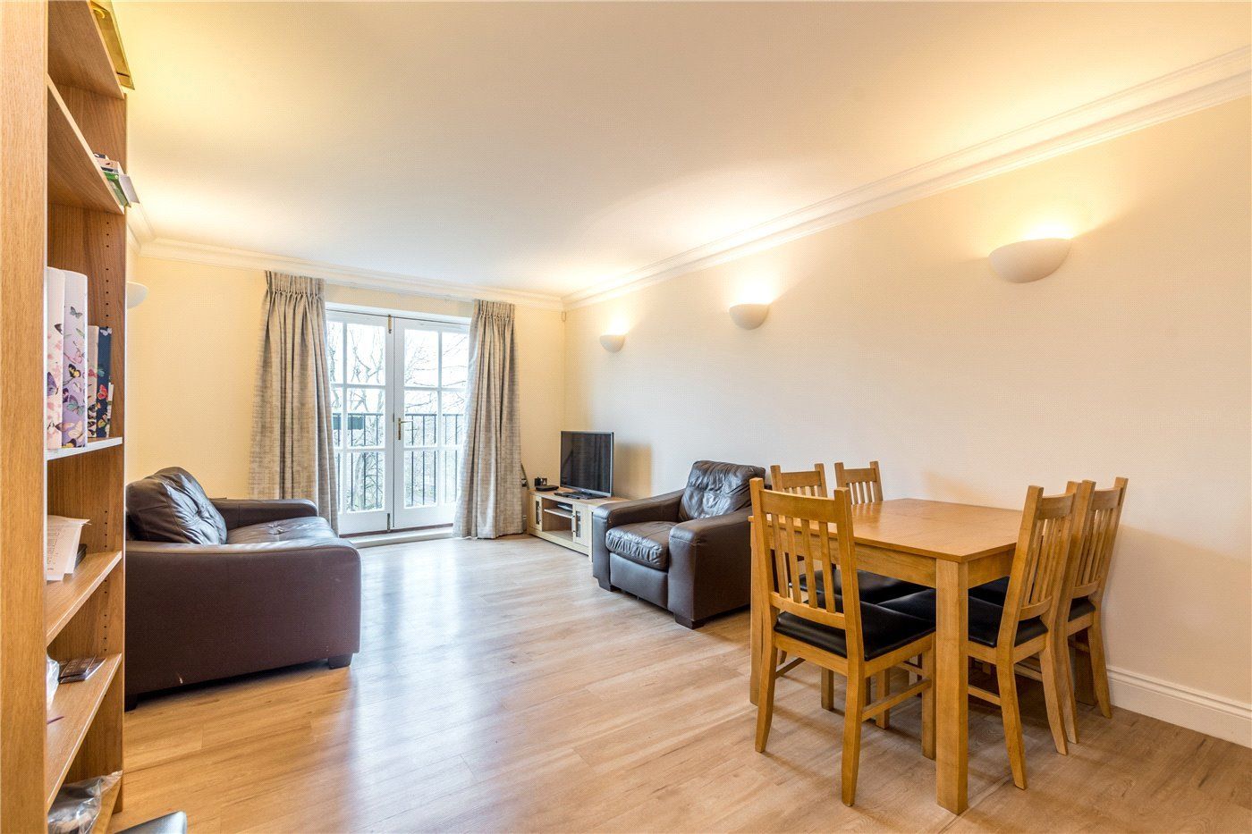 2 bedroom flat to rent, Gloucester Court, Lordship Lane, East Dulwich