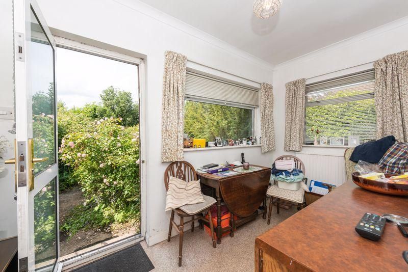 2 bedroom detached bungalow for sale, Crofton Avenue, Waltononthames