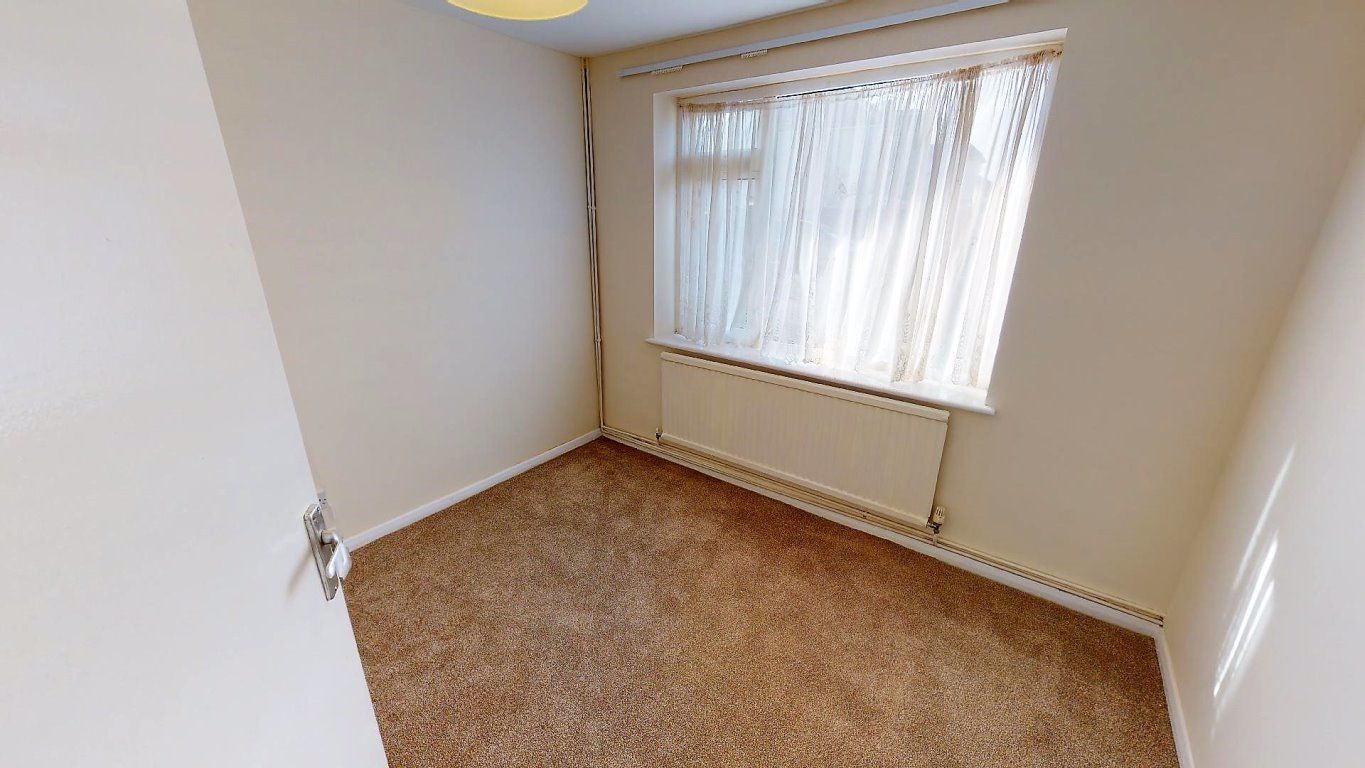 2 bedroom house to rent, Hubert Road, Rainham, RM13 8AB