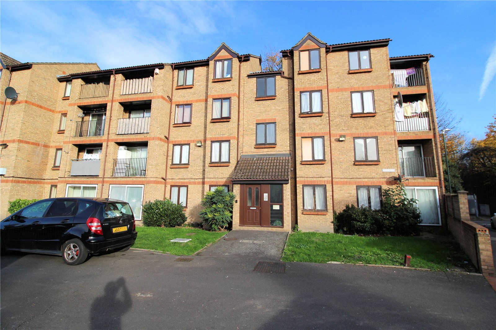 2 bedroom flat for sale, Sycamore Court, Sandcliff Road, Erith, Kent DA