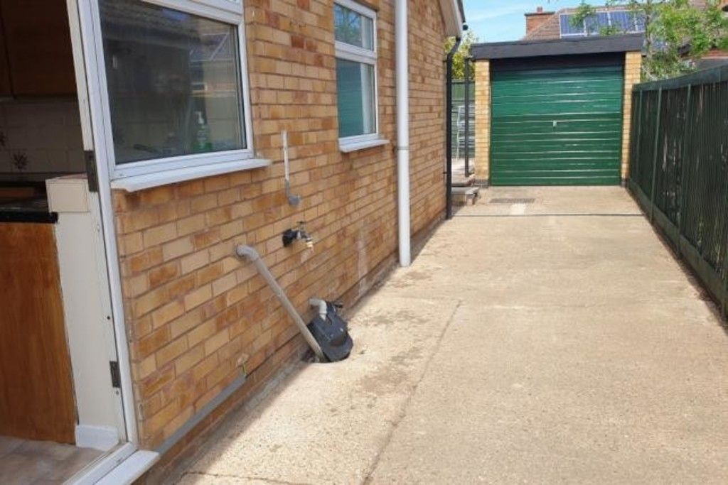 2 Bedroom Semi Detached Bungalow To Rent Coles Close