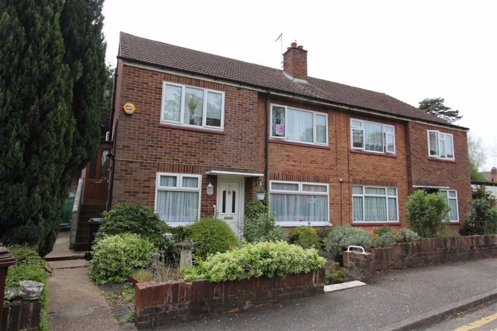 2 bedroom to rent, Rookwood Gardens, Chingford, E4 6DY