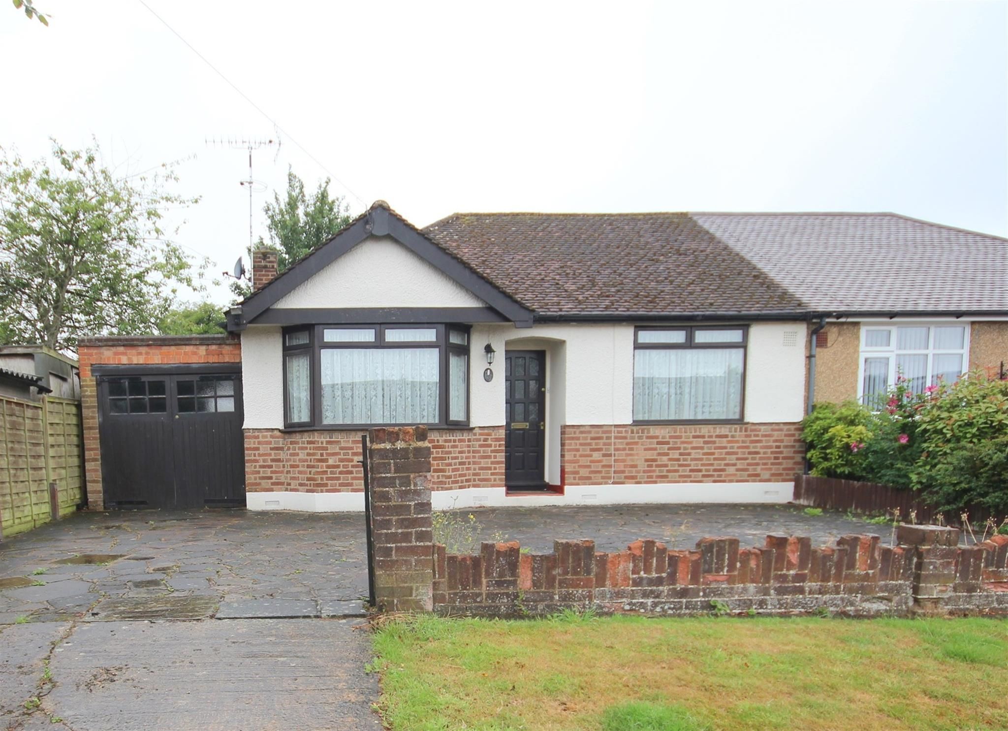 2 bedroom semidetached bungalow for sale, Adeyfield Gardens, Hemel