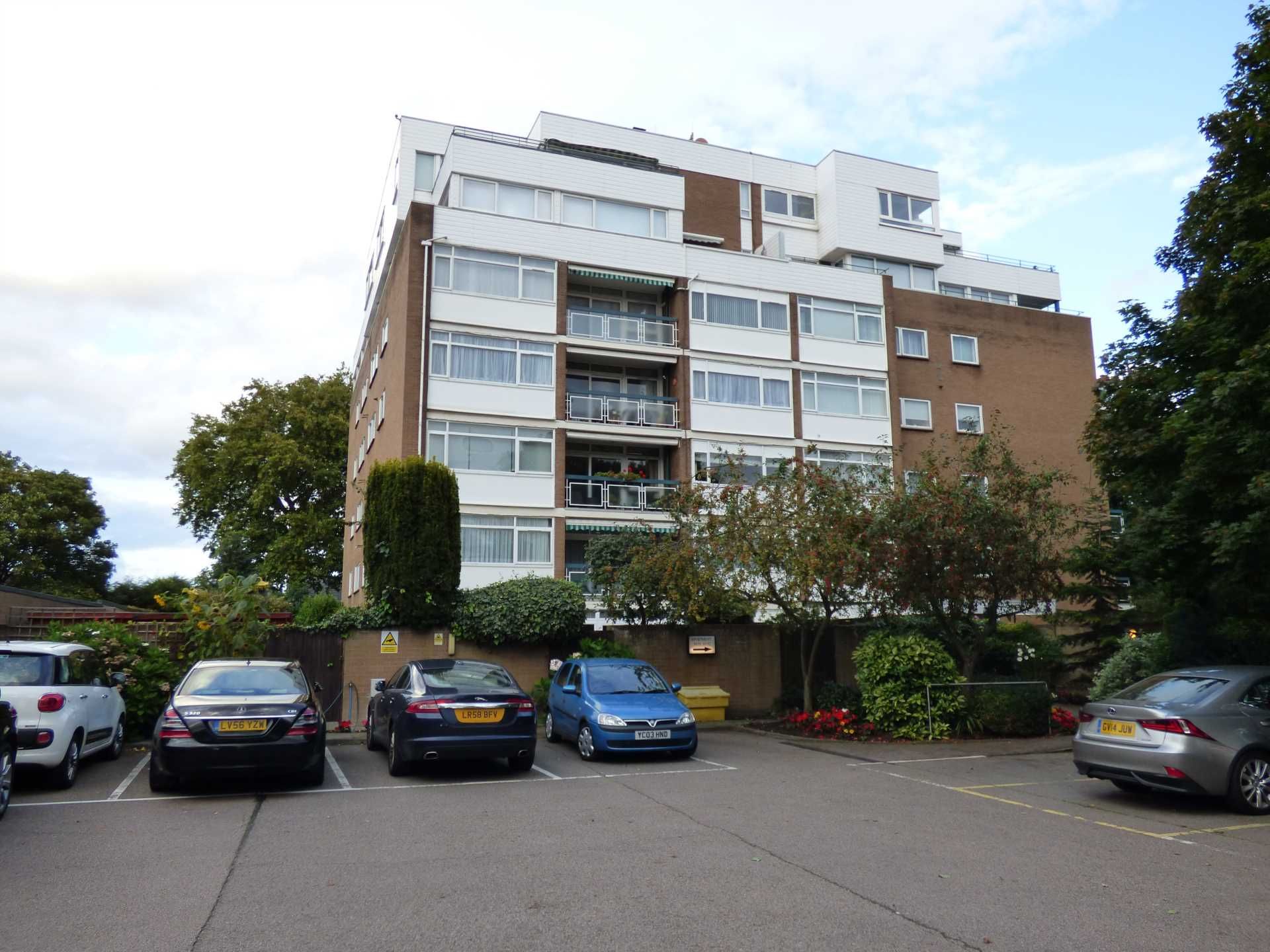 2 bedroom flat for sale, The Bowls, Chigwell, IG7 6ND