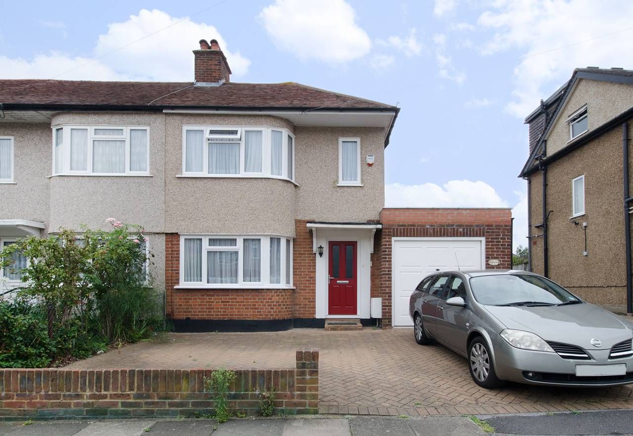 2 bedroom detached house to rent, Shaldon Drive, Ruislip Manor, HA4 0UJ