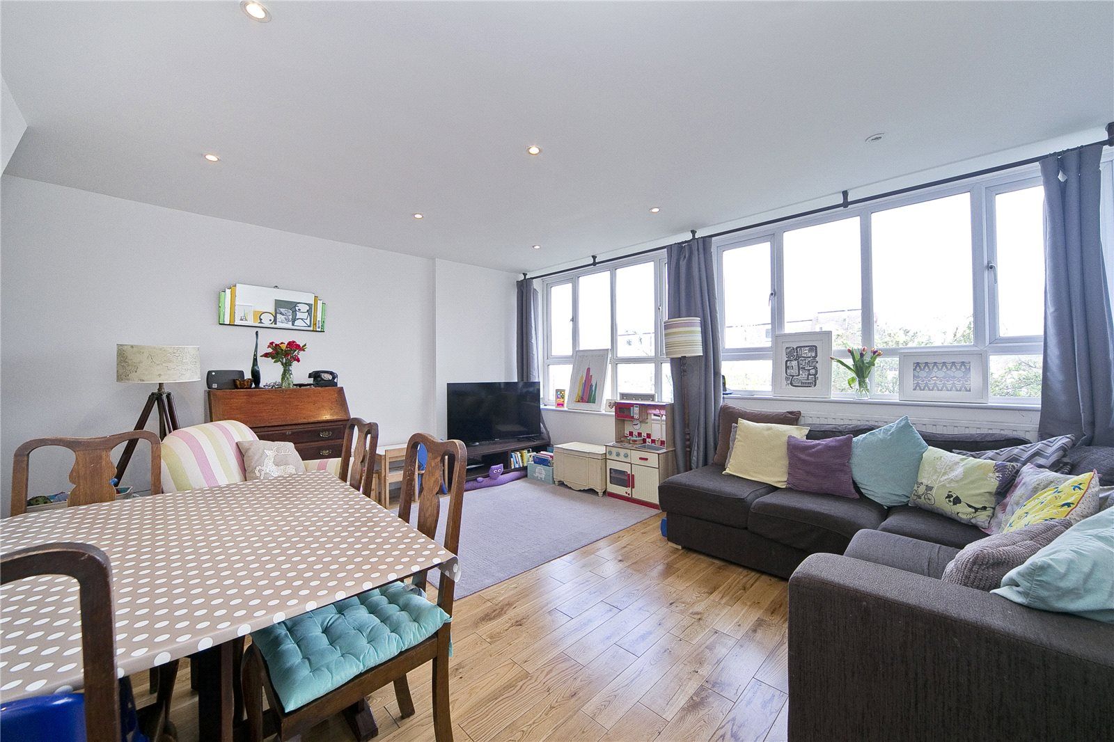 4 bedroom flat for sale, Church Crescent, London, E9 7DH