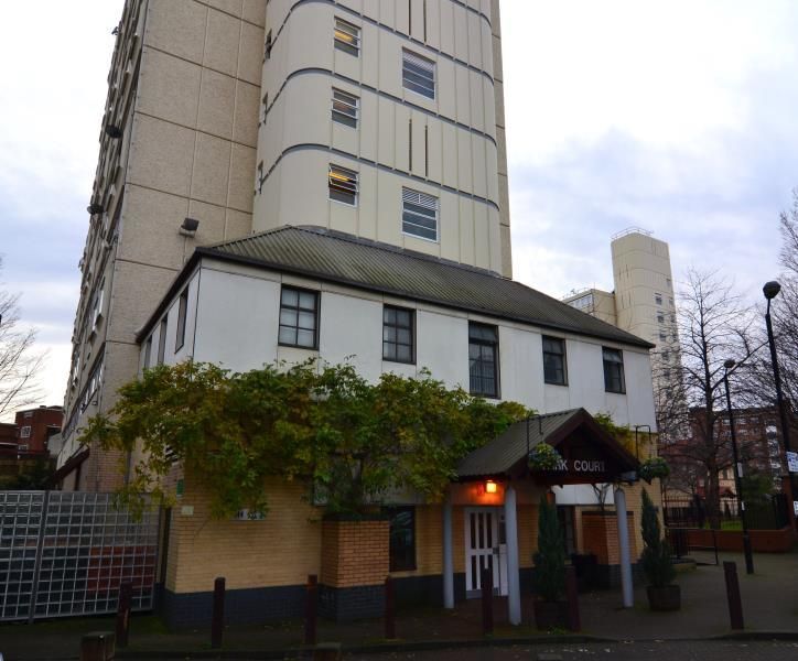 3 bedroom flat for sale, Park Court, Battersea SW, London, SW11 4LD