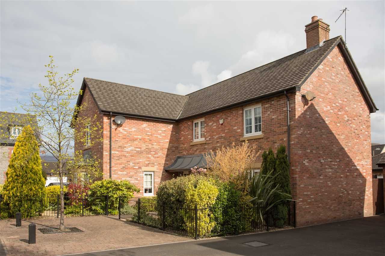 5 bedroom detached house for sale, John Fielding Gardens, Old Cwmbran