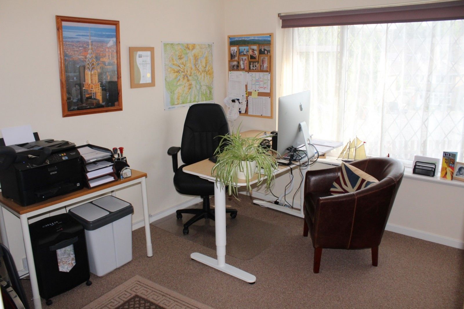 4 bedroom detached house for sale, Kirklees Garth, Pudsey, LS28 5TQ