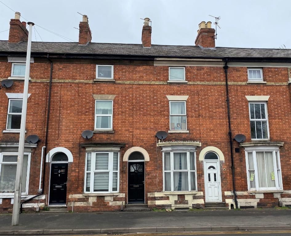 3 bedroom terraced house to rent, Brook Street, Grantham, NG31 6RX ...