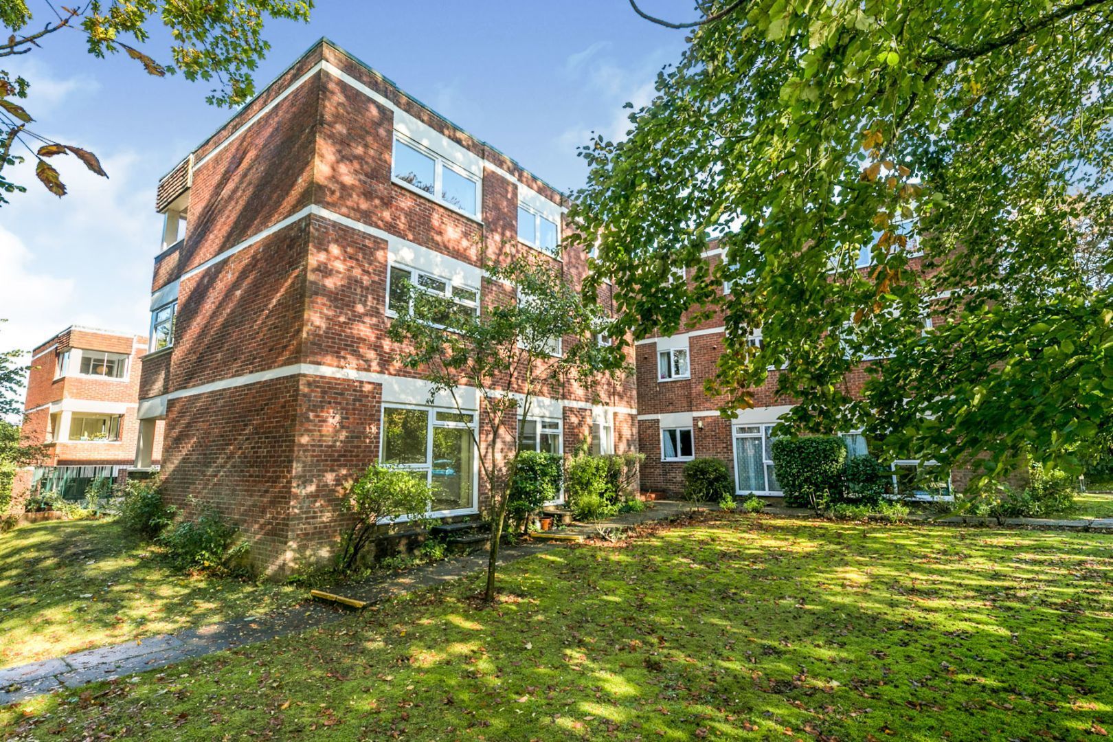 2 bedroom flat for sale, Warren Road, Guildford GU, GU1 2HT